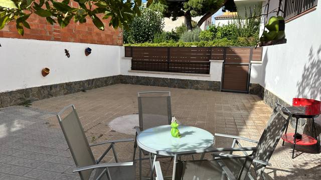 Casa-chalet en Alquiler en Carrer d'Oviedo en Tueda