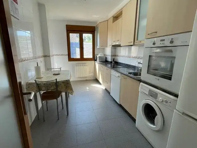 Cuina de Apartament en venda en Villafranca del Bierzo amb Traster i Moblat