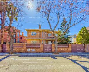 Exterior view of House or chalet for sale in Sant Cugat del Vallès  with Air Conditioner, Private garden and Terrace