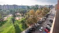 Vista exterior de Àtic en venda en Castellón de la Plana / Castelló de la Plana amb Aire condicionat, Terrassa i Balcó