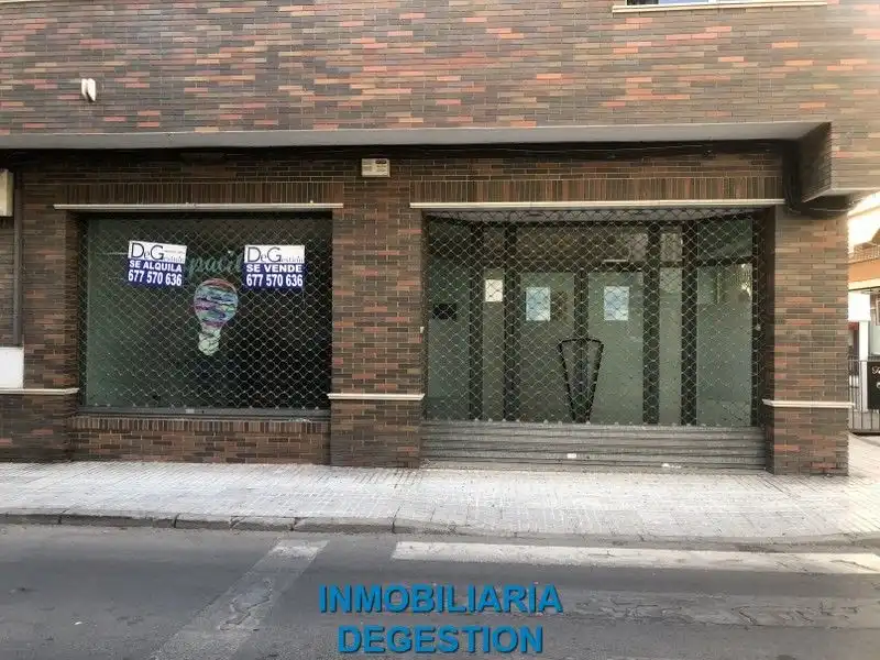 LOCAL EN ESQUINA CON MUCHA LUZ Y BUEN PASO DE CLIENTES, imatge 2