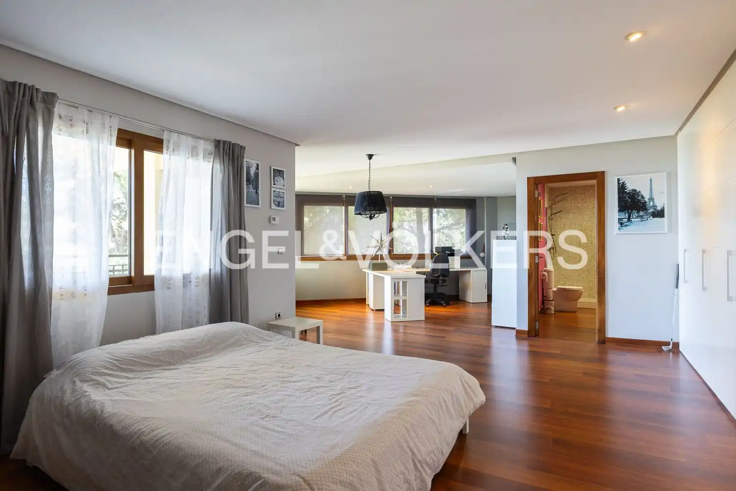 Bedroom of Houses for sale in Chiva  with Air Conditioner, Heating and Private garden