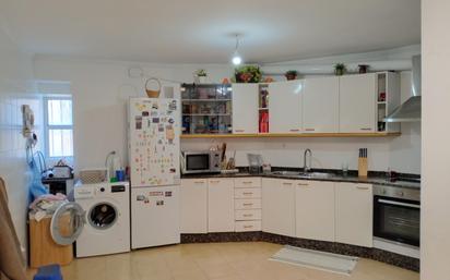 Cuina de Casa o xalet en venda en Vigo  amb Calefacció i Terrassa