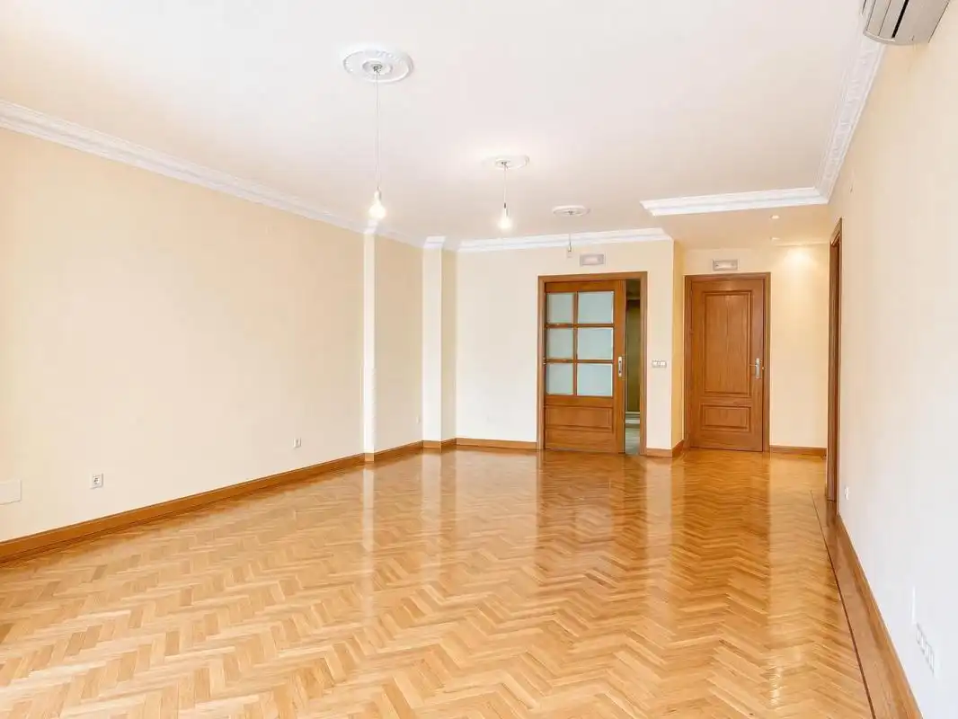 Flat for rent in Madrid  with Air Conditioner, Heating and Swimming Pool