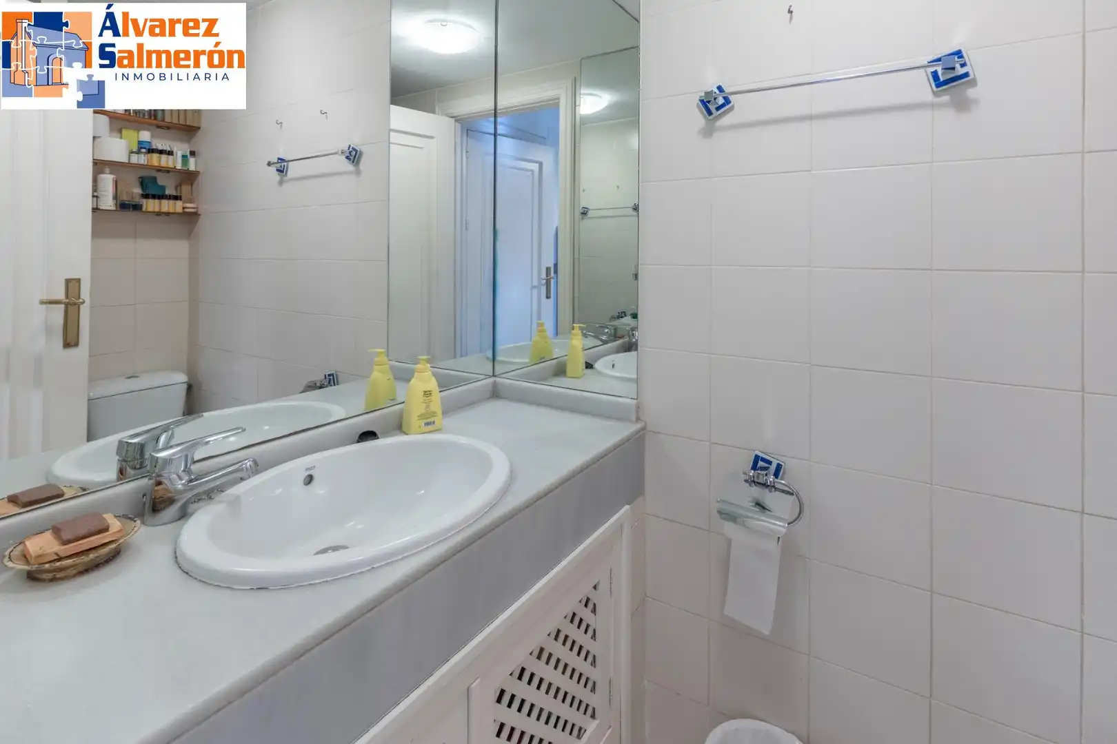 Bany de Pis en venda en Granada amb Terrassa, Traster i Piscina comunitària