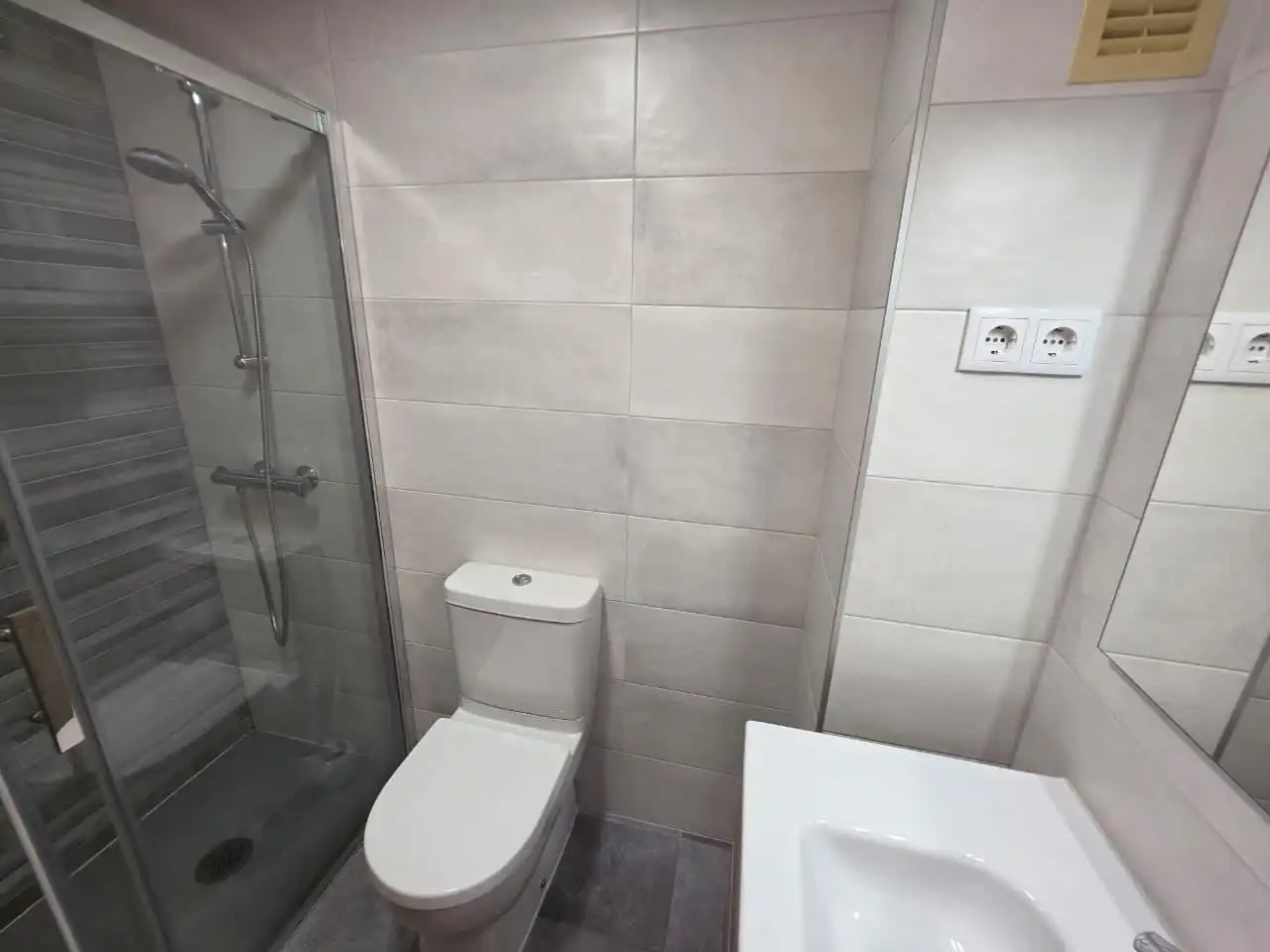 Badezimmer von Wohnung zur Miete in Manresa mit Heizung und Privatgarten