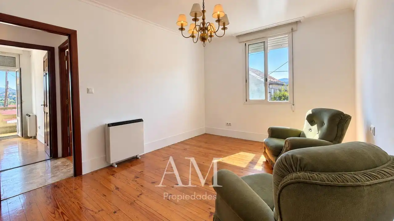 Sala de estar de Casa o chalet en venta en Vigo  con Calefacción, Jardín privado y Terraza