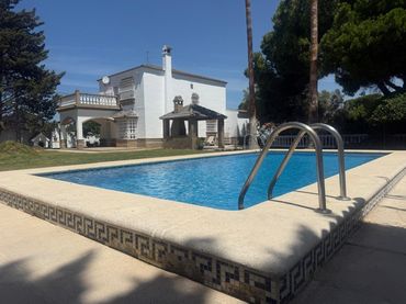 Detached house with pool for sale in Las Lagunas - Campano
