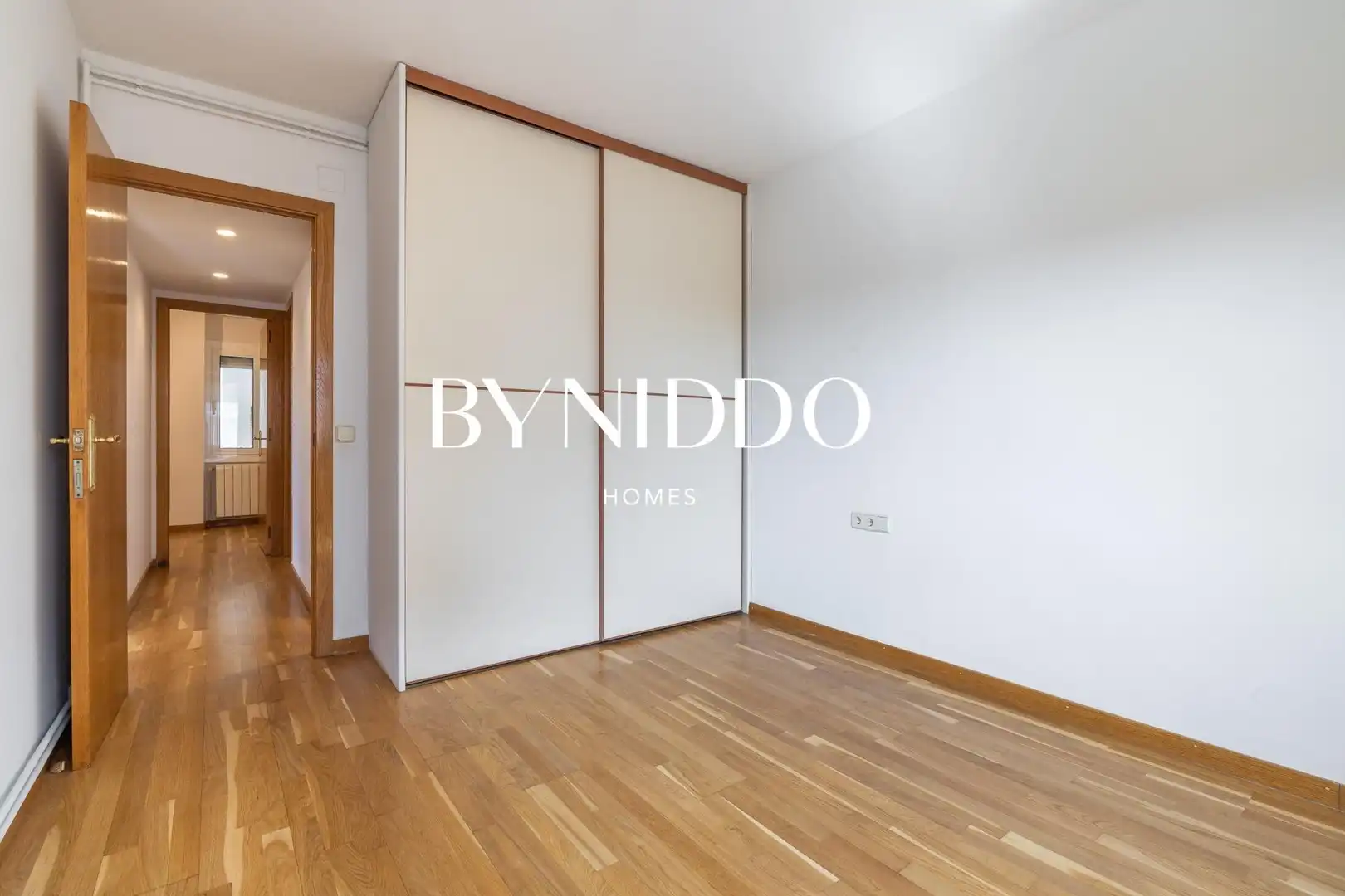 Bedroom of Flat for sale in Sant Cugat del Vallès  with Air Conditioner, Heating and Parquet flooring