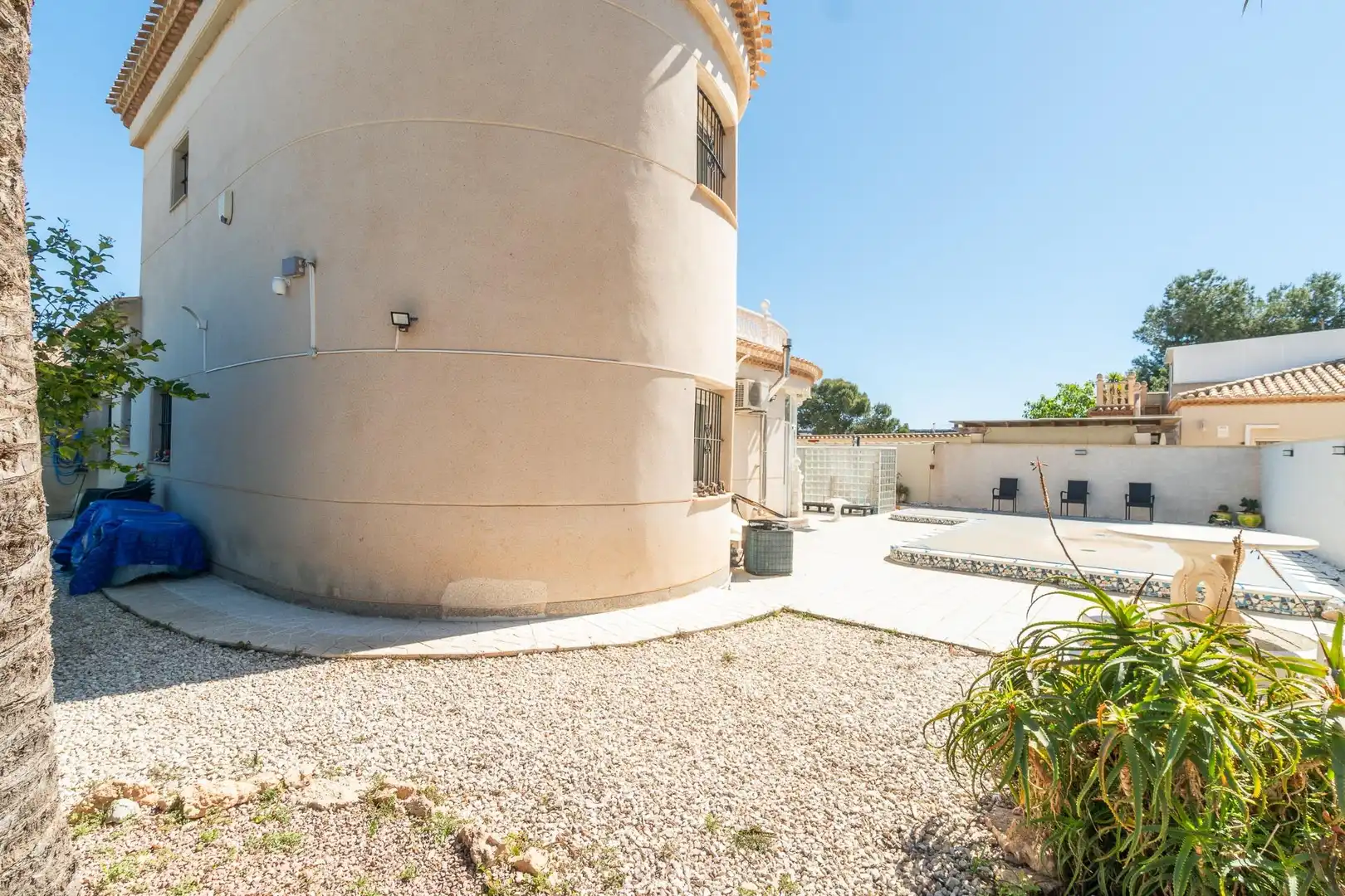 Vista exterior de Casa o xalet en venda en Orihuela amb Aire condicionat, Jardí privat i Terrassa