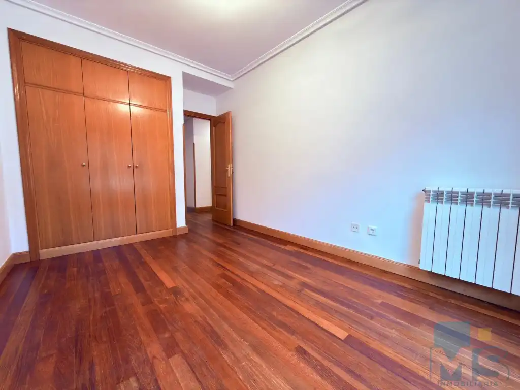 Habitación de Piso en venta en Donostia - San Sebastián  con Balcón