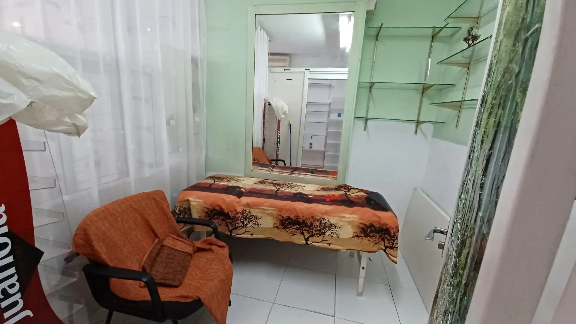 Habitación de Local de alquiler en Valencia con Aire acondicionado