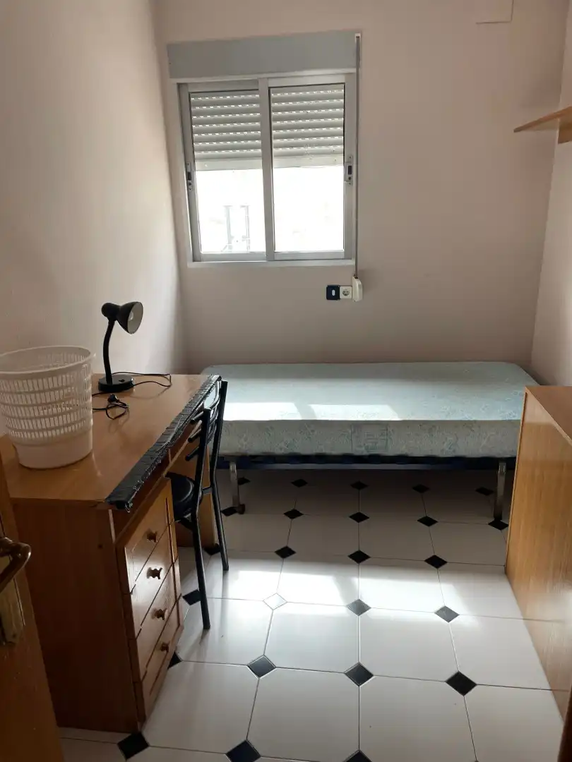 Habitación de Piso de alquiler en Tarragona con Calefacción, Amueblado y Horno