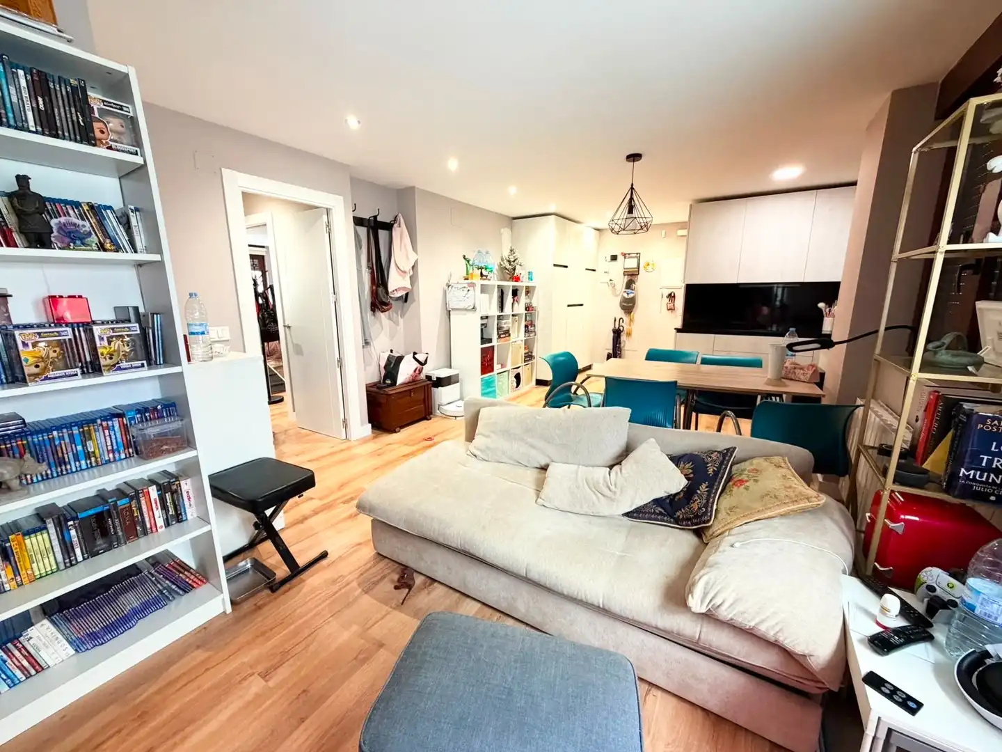 Living room of Flat for sale in Salamanca  with Heating, Parquet flooring and Furnished