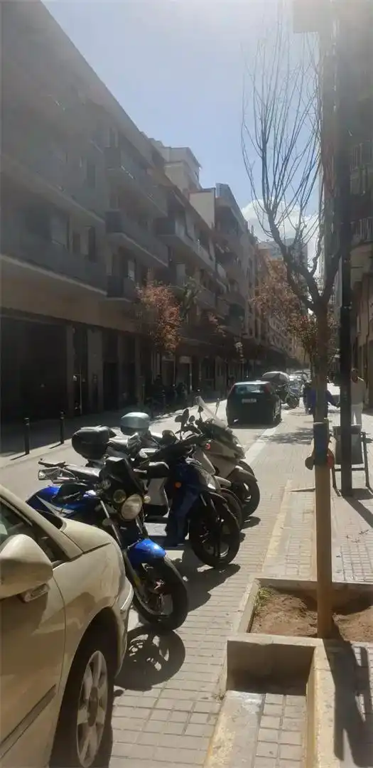 Außenansicht von Fabrikhallen zur Miete in L'Hospitalet de Llobregat