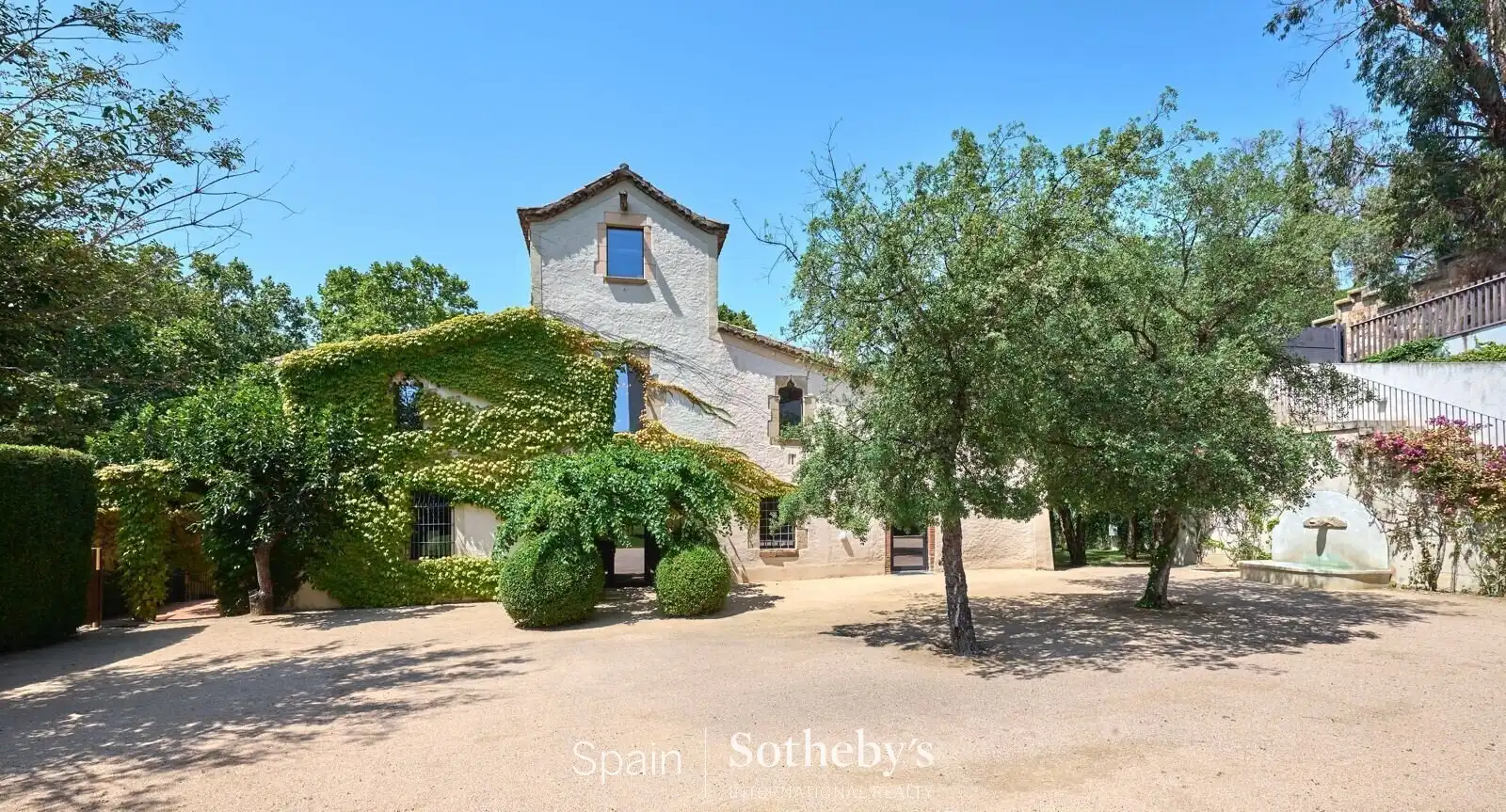 Vista exterior de Casa o xalet en venda en Alella amb Aire condicionat, Calefacció i Jardí privat