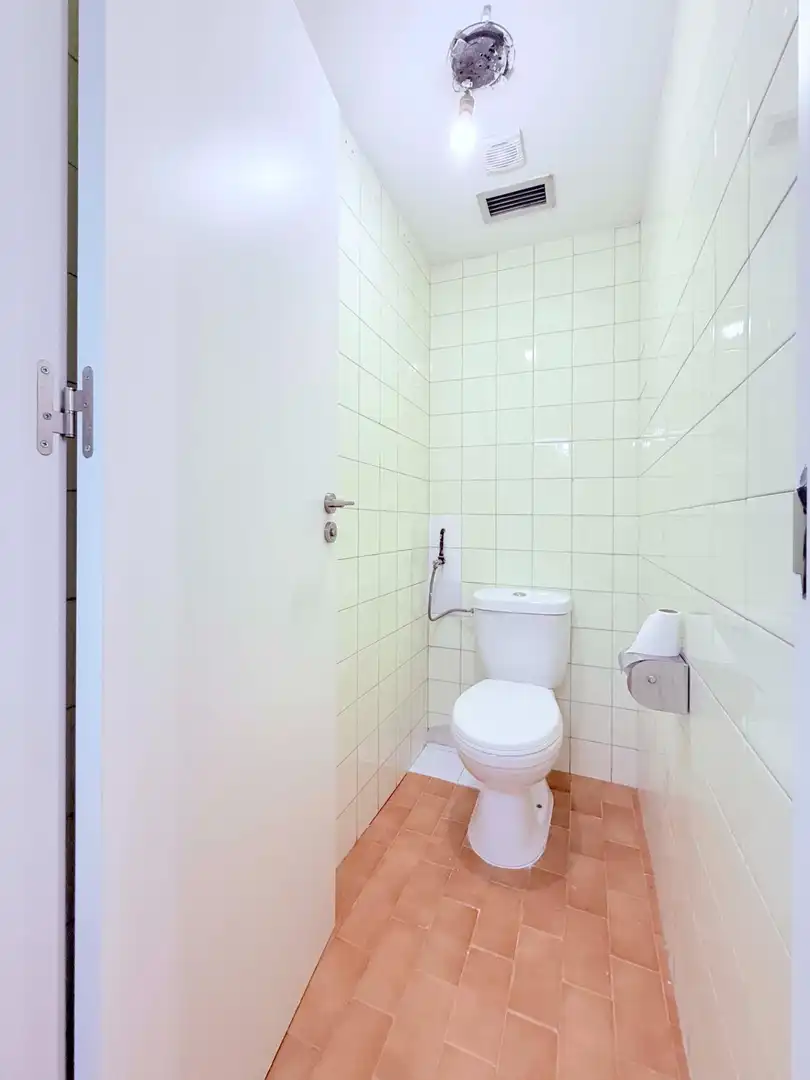 Bathroom of Commercial properties for rent in Suroeste - Zona Hospital