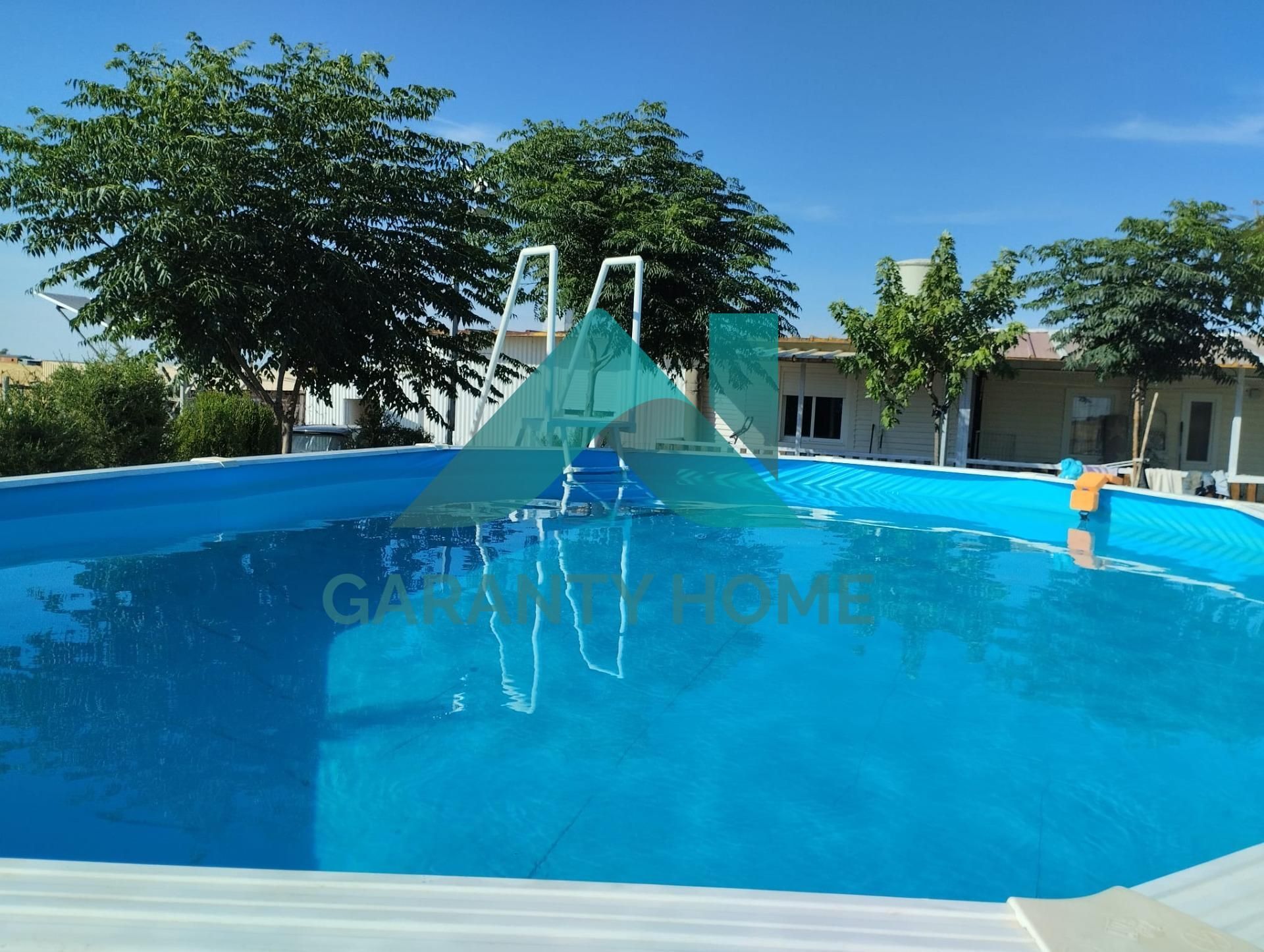 Piscina de Casa o xalet en venda en Sierra de Fuentes amb Piscina i Moblat