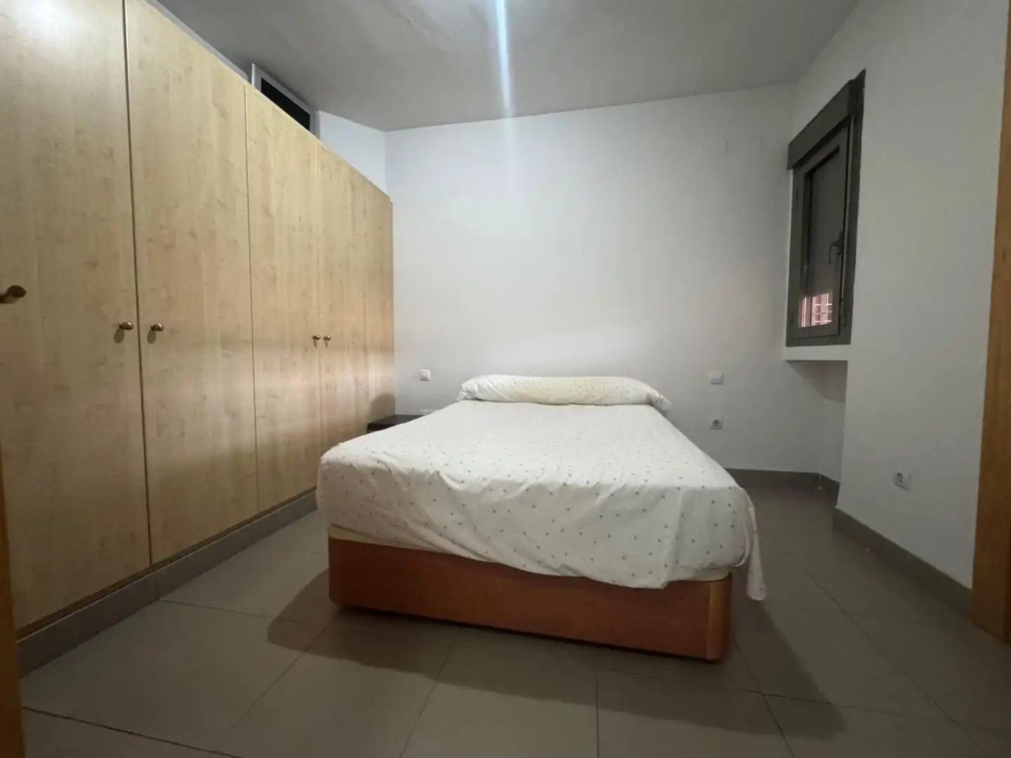 Dormitori de Apartament de lloguer en Camas amb Aire condicionat i Moblat
