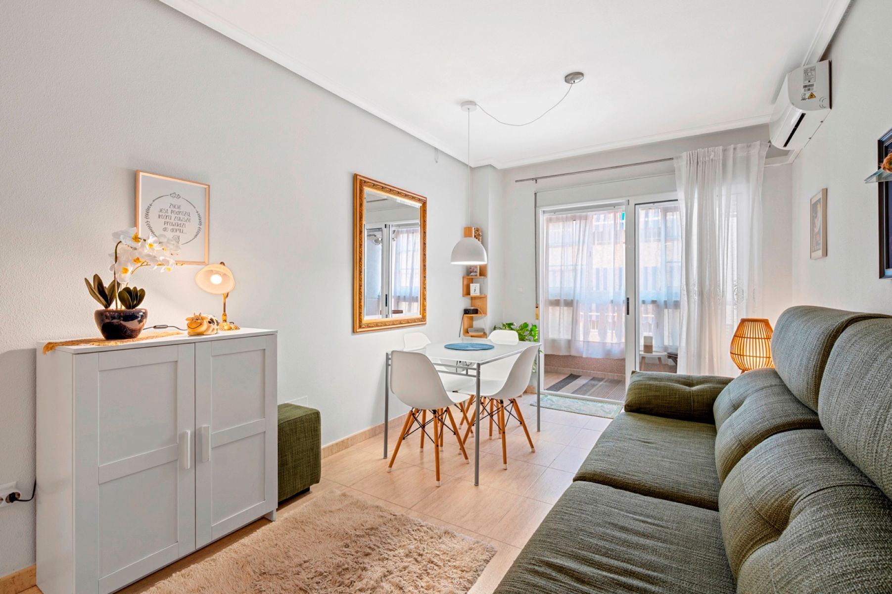 Living room of Apartment for sale in Guardamar del Segura  with Air Conditioner, Storage room and Furnished