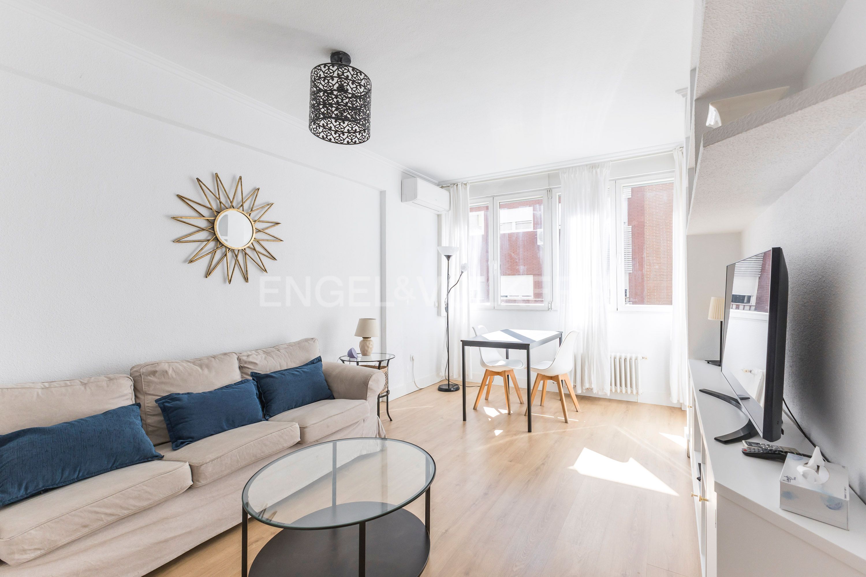 Living room of Apartment for sale in  Madrid Capital  with Air Conditioner and Heating