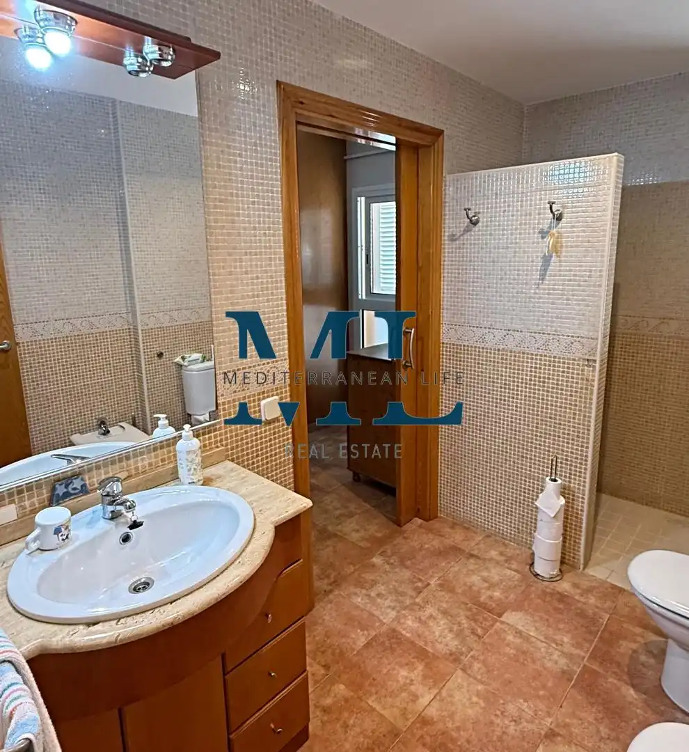 Bany de Casa o xalet en venda en Vilanova i la Geltrú amb Calefacció, Jardí privat i Piscina