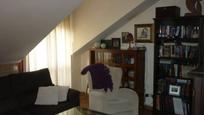 Sala d'estar de Pis en venda en Bárcena de Cicero amb Calefacció, Jardí privat i Parquet