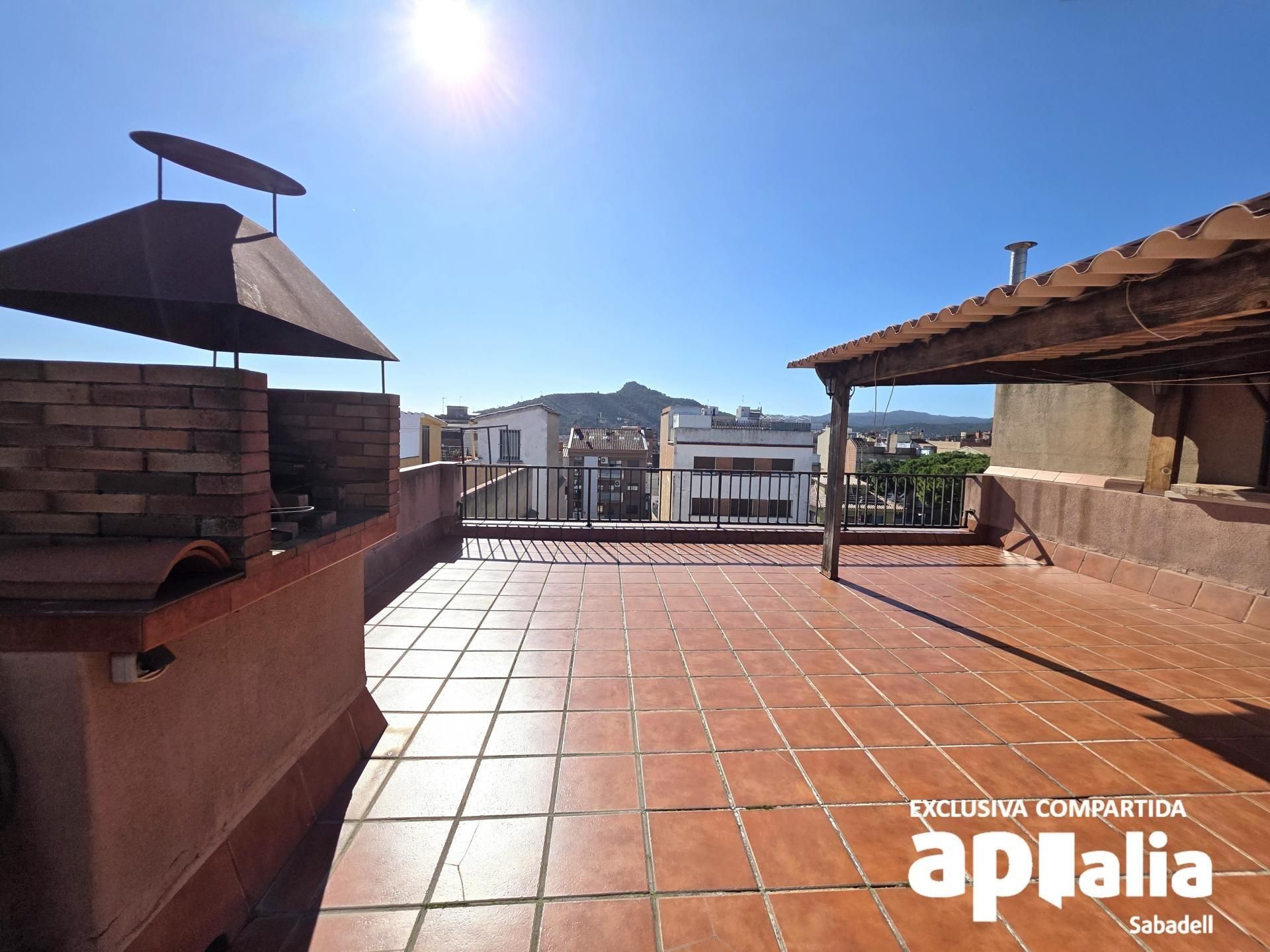 Terraza de Ático en venta en Montcada i Reixac con Trastero y Balcón