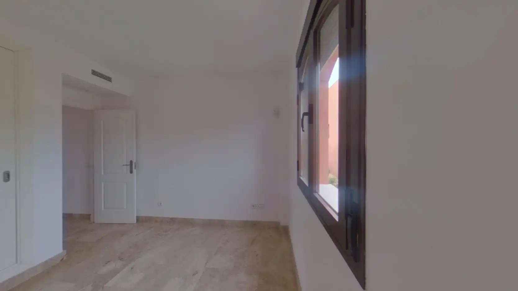 Habitación de Ático en venta en Estepona con Trastero y Piscina
