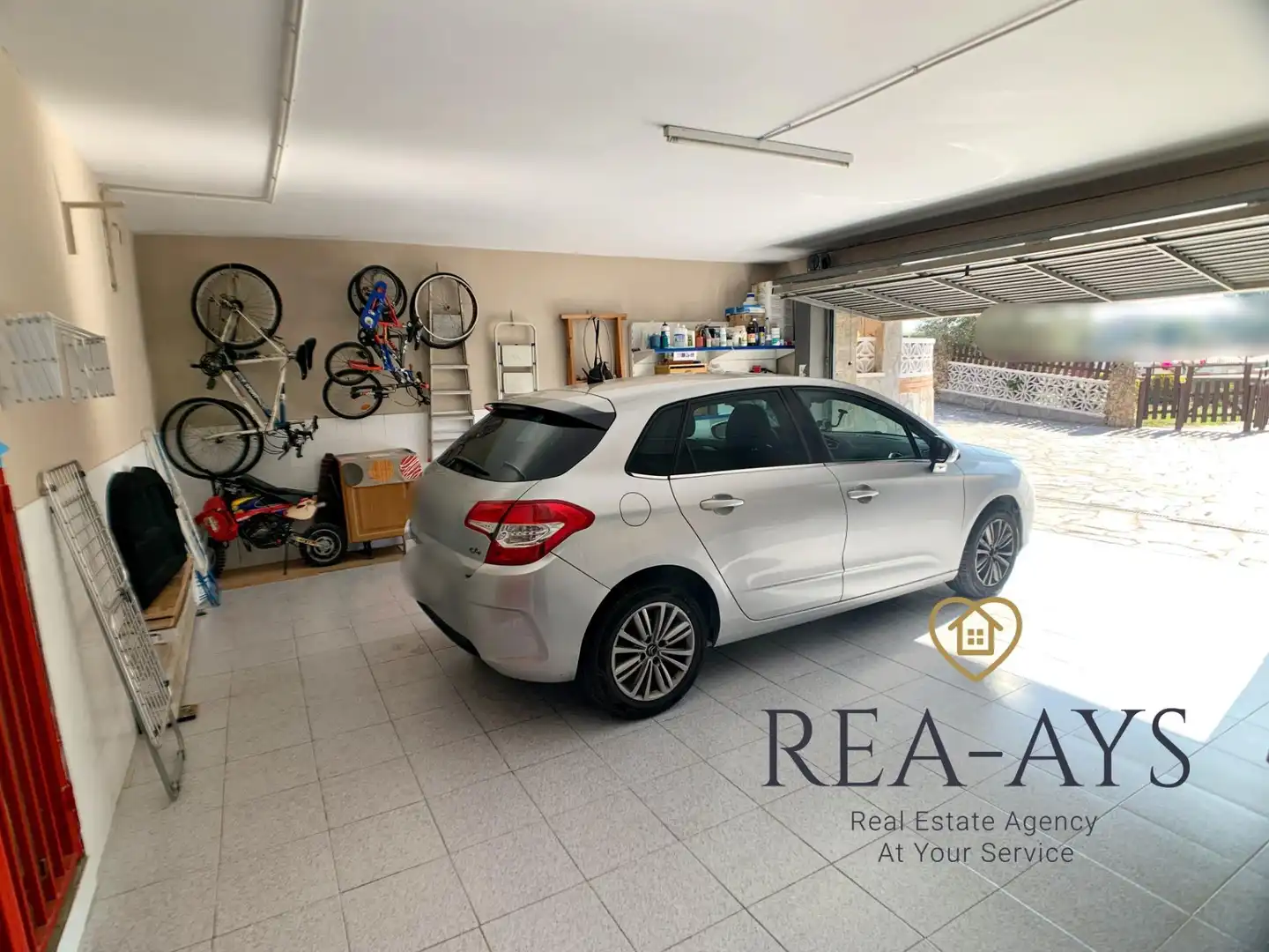 Parking de Casa o chalet en venta en Vallirana con Jardín privado, Terraza y Trastero