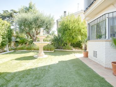 Semi-detached house with pool for sale in Premià de Dalt