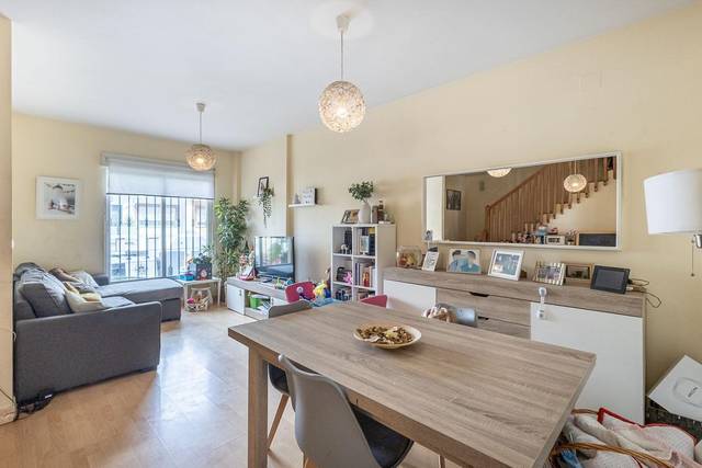 Casa adosada en Venta en Calle PERU, 72 en Casco Histórico