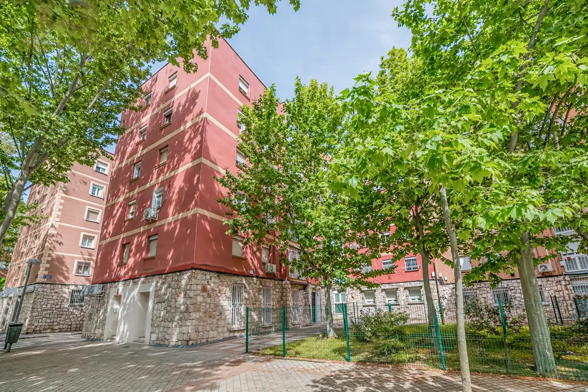 Vista exterior de Piso en venta en Madrid con Trastero