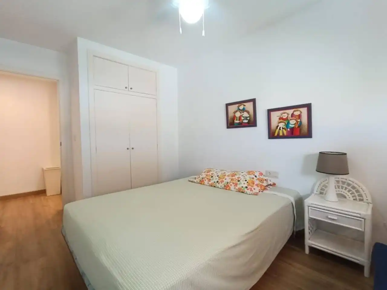 Dormitori de Apartament de lloguer en El Campello amb Aire condicionat, Terrassa i Moblat