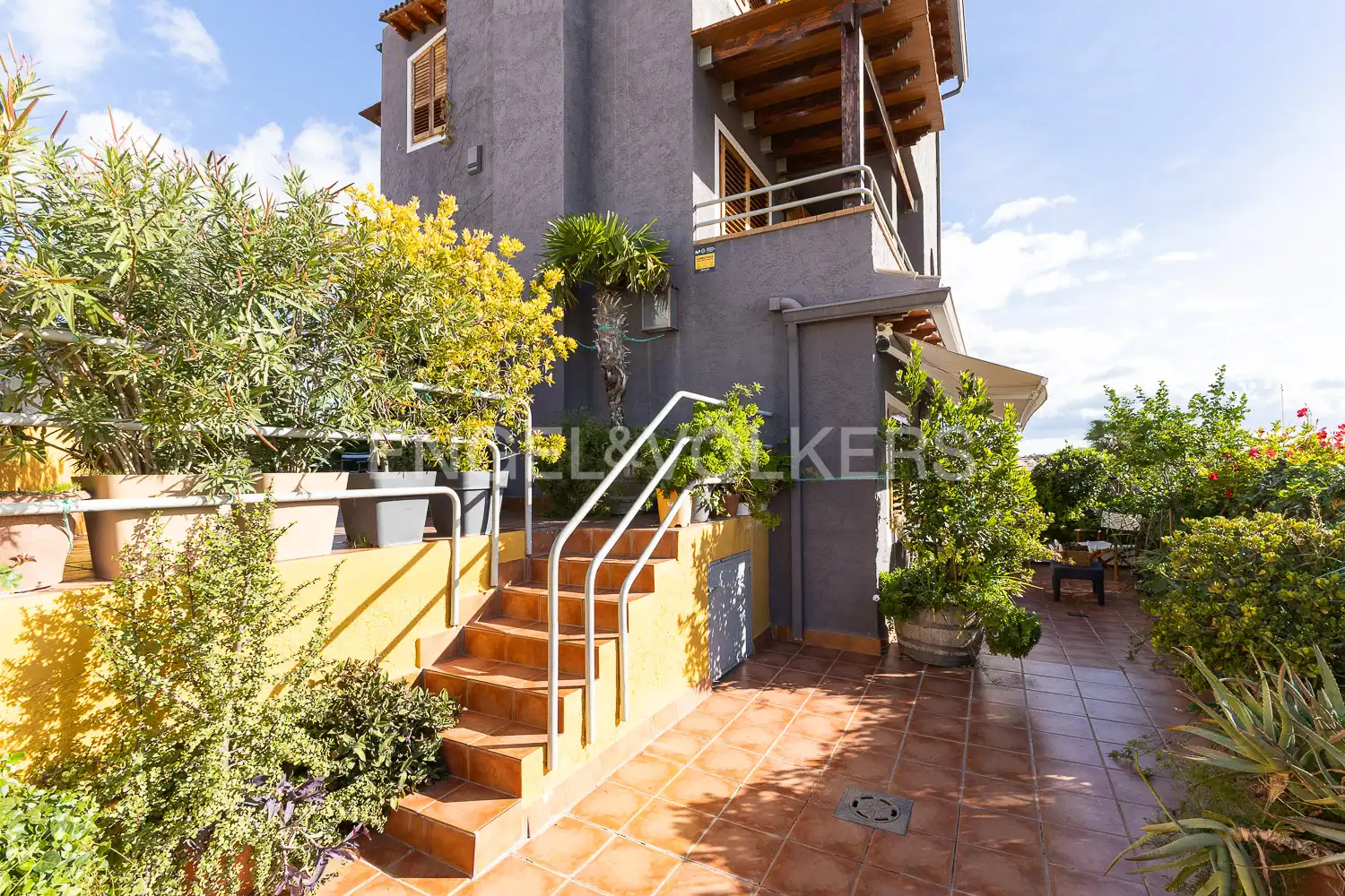 Vista exterior de Casa adosada en venta en Viver con Calefacción, Terraza y Amueblado