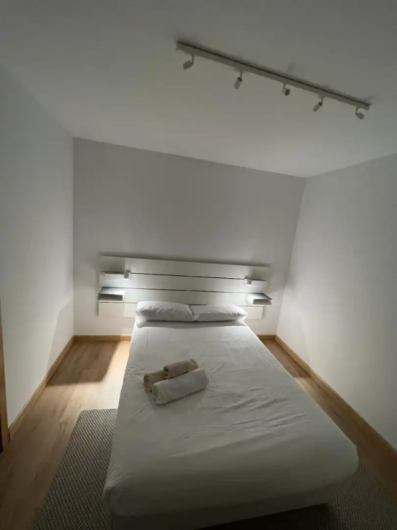 Habitación de Apartamento en venta en Vigo  con Calefacción, Amueblado y Horno
