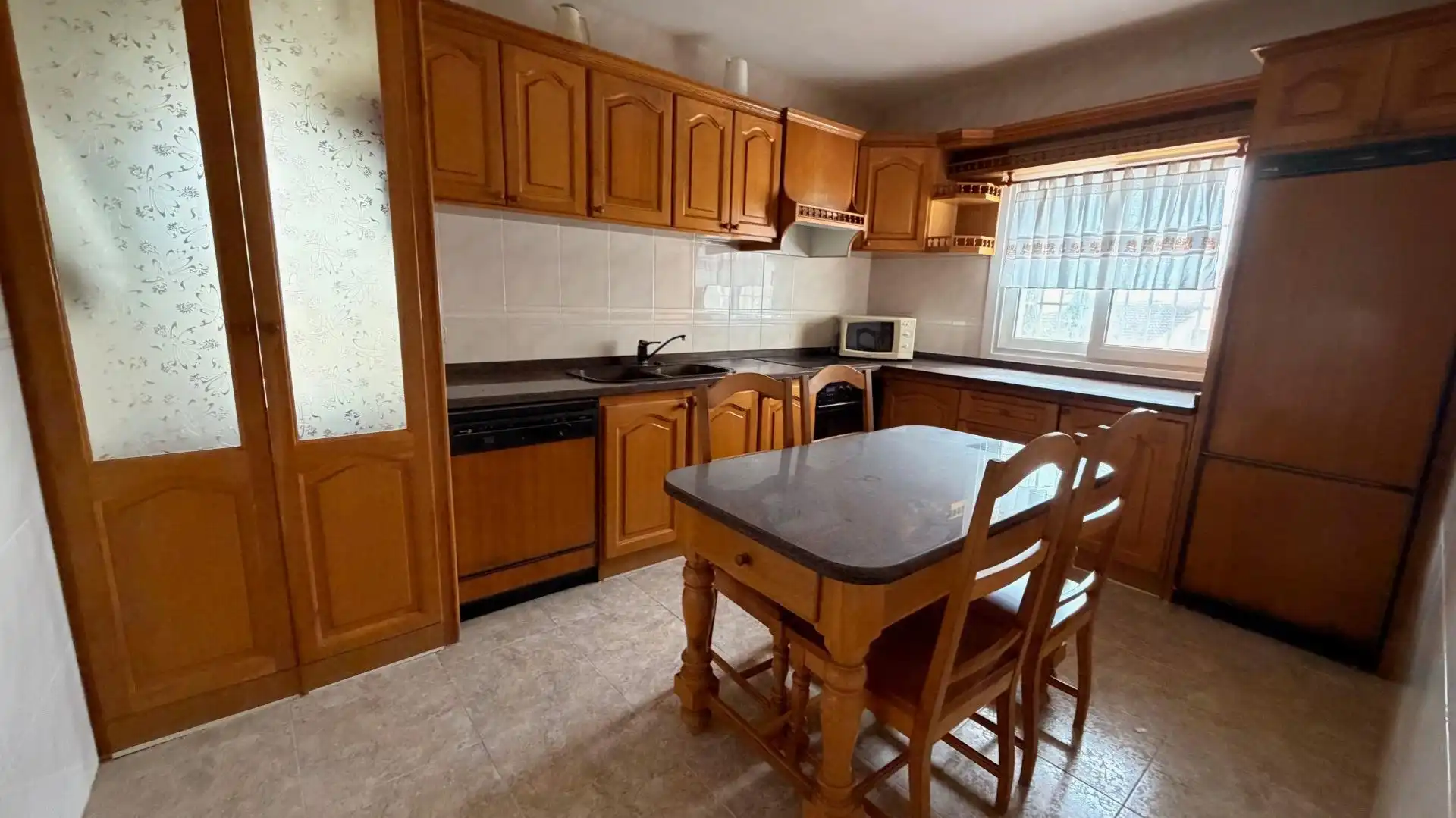Cocina de Casa o chalet en venta en Roquetas de Mar con Aire acondicionado, Jardín privado y Piscina