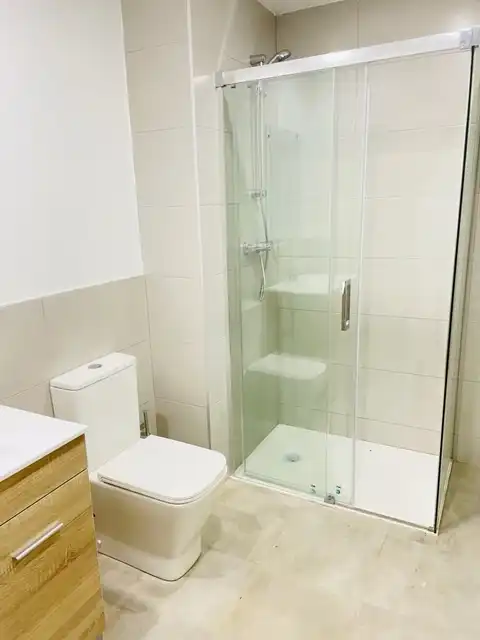 Bany de Pis de lloguer en Barcelona amb Calefacció, Parquet i Forn