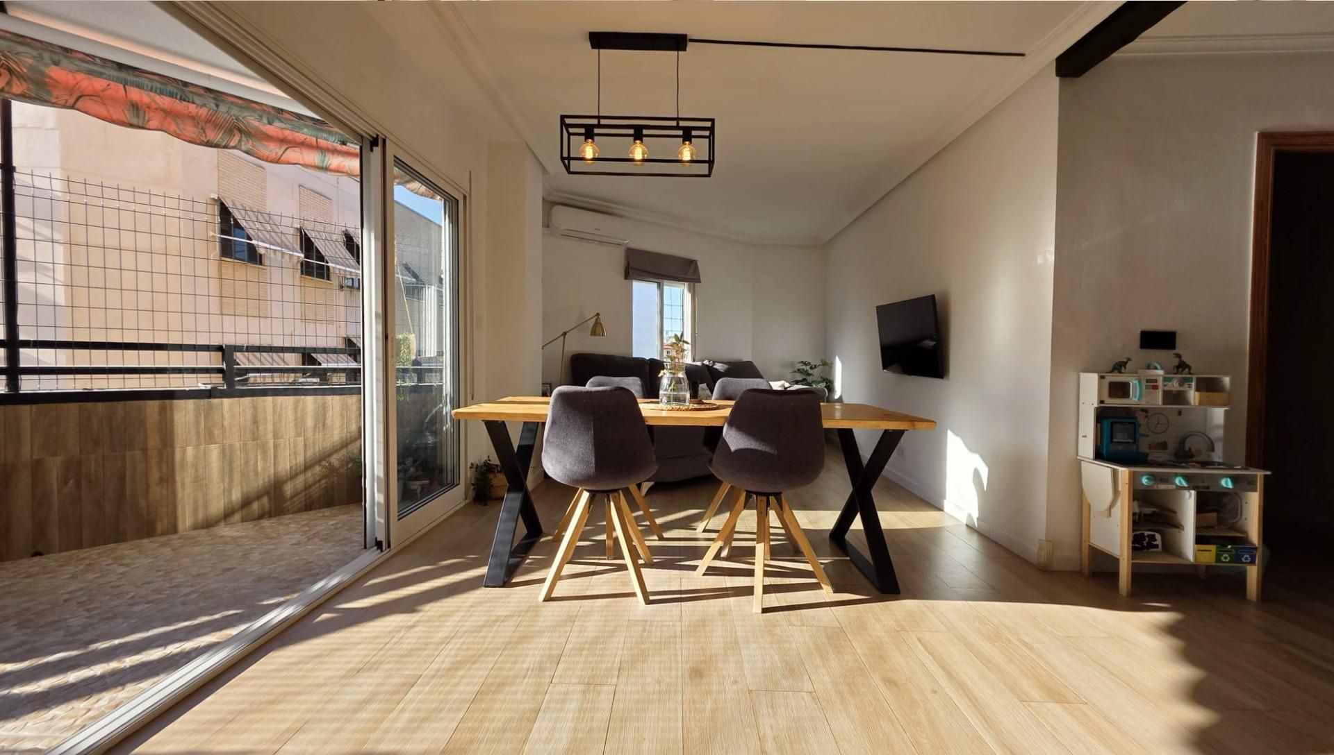 Comedor de Piso en venta en Alicante / Alacant con Aire acondicionado, Calefacción y Balcón