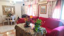 Sala d'estar de Pis en venda en  Sevilla Capital amb Calefacció, Jardí privat i Terrassa