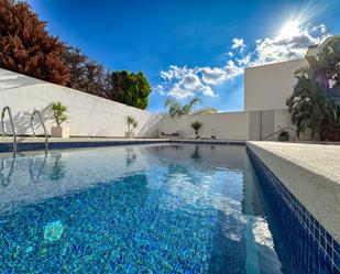 Piscina de Casa o xalet en venda en  Almería Capital amb Jardí privat