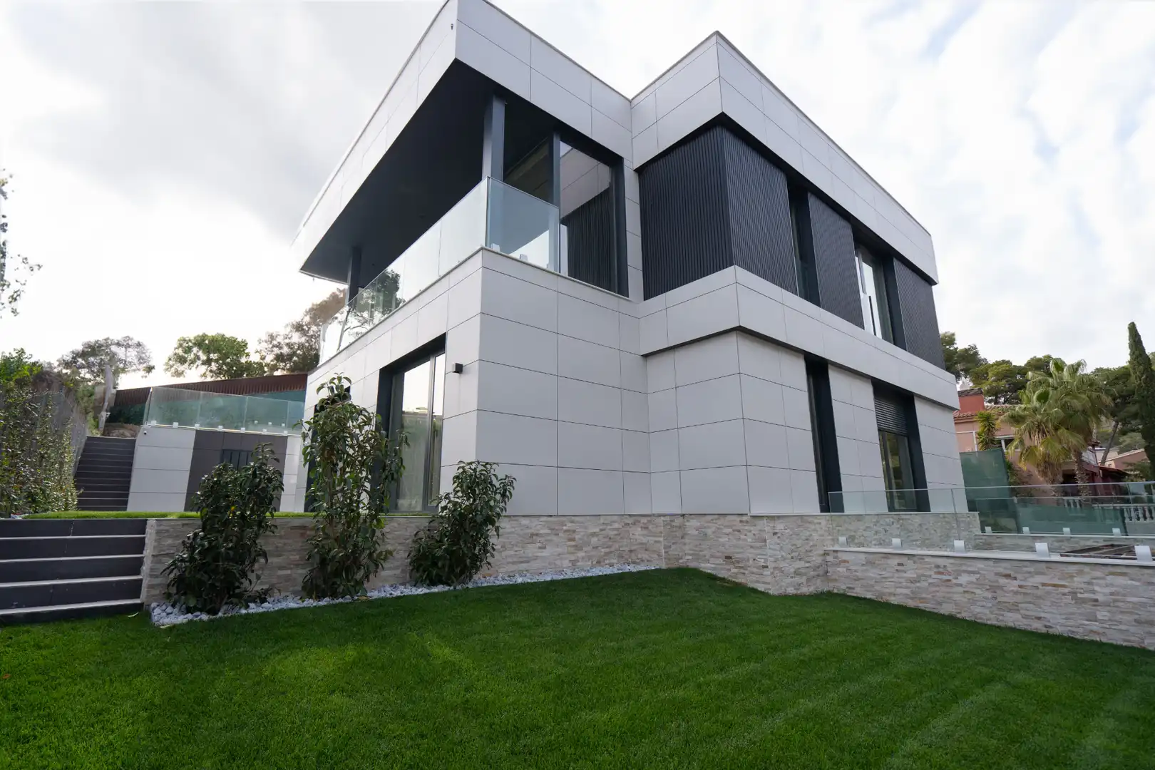 Houses for sale in Carrer de la Noguera, Montmar