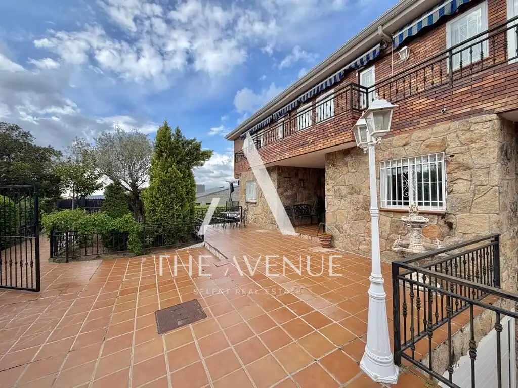 Villa con terrazza in vendita a Calle PALOMA DE LA