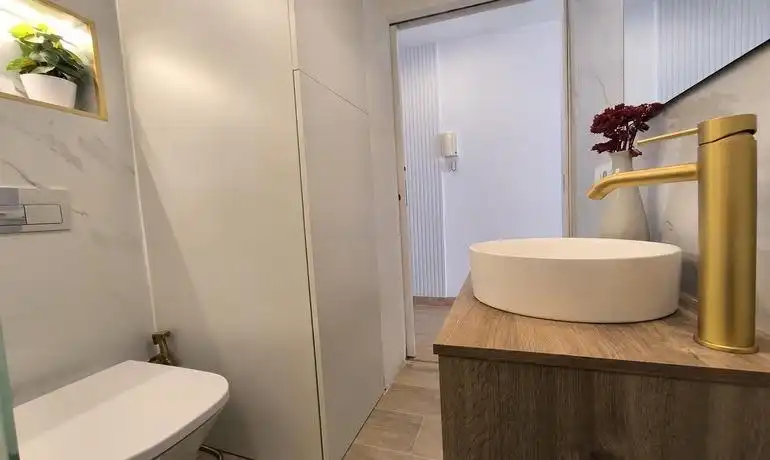 Mini appartamento con terrazza in vendita a DELTA MUGA 11, imagen 12
