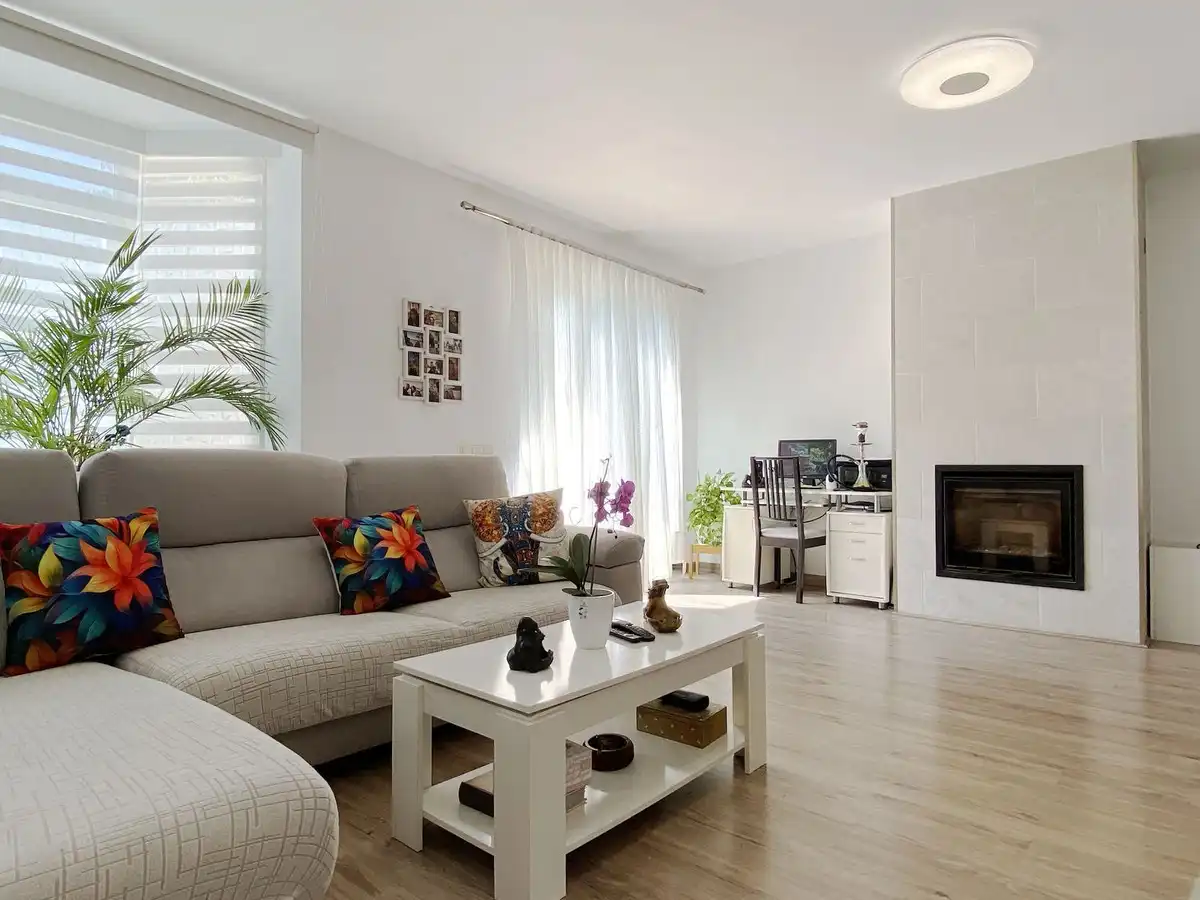 Sala de estar de Casa adosada en venta en Estepona con Aire acondicionado, Terraza y Trastero