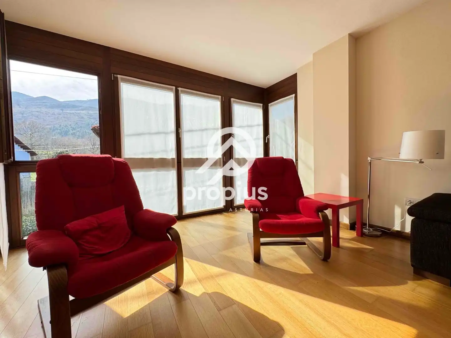 Wohnzimmer von Einfamilien-Reihenhaus zum Verkauf in Llanes mit Heizung und Möbliert