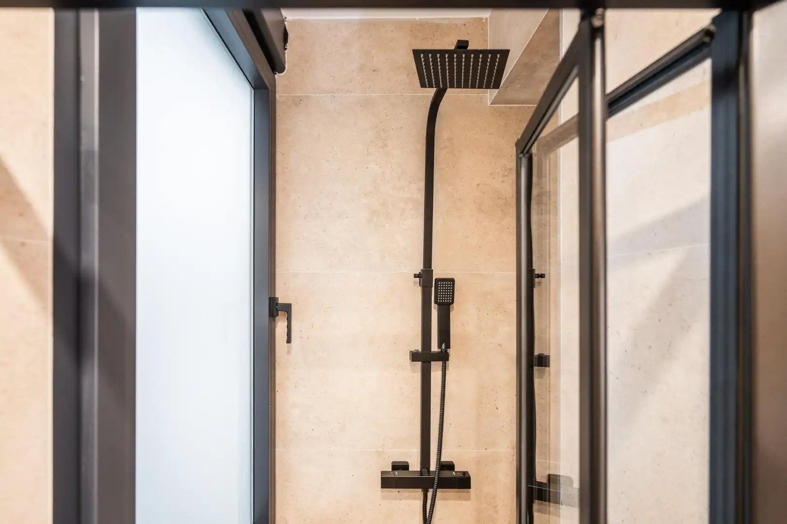 Baño de Piso en venta en Granada con Aire acondicionado, Calefacción y Amueblado
