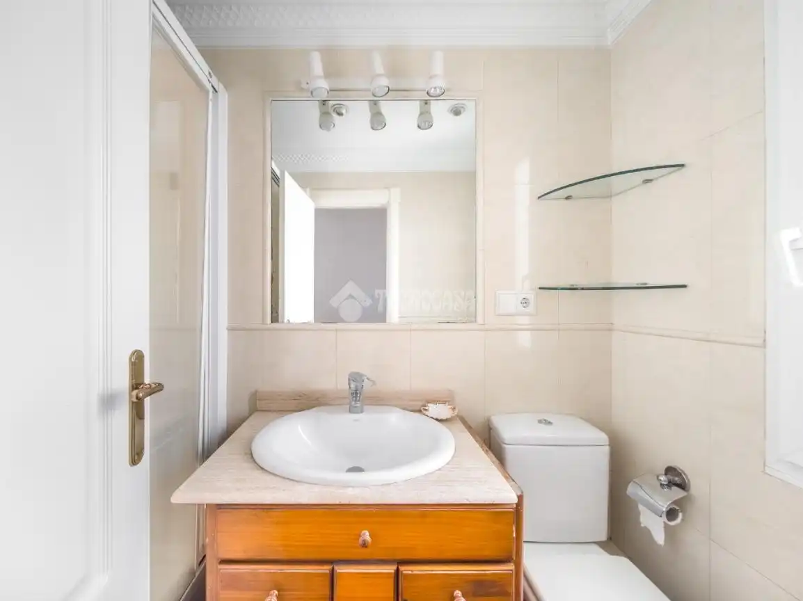 Baño de Piso de alquiler en Madrid con Aire acondicionado