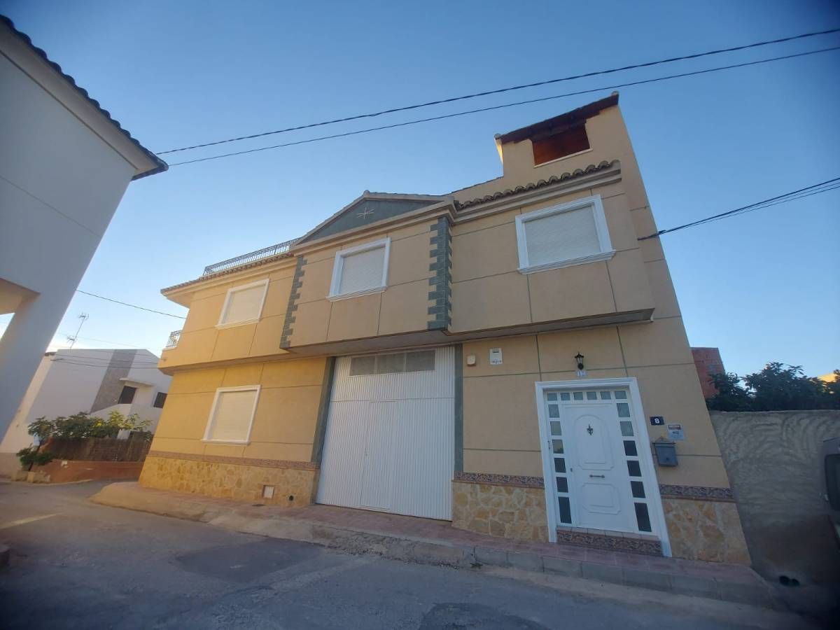 Vista exterior de Casa adosada en venda en Orihuela