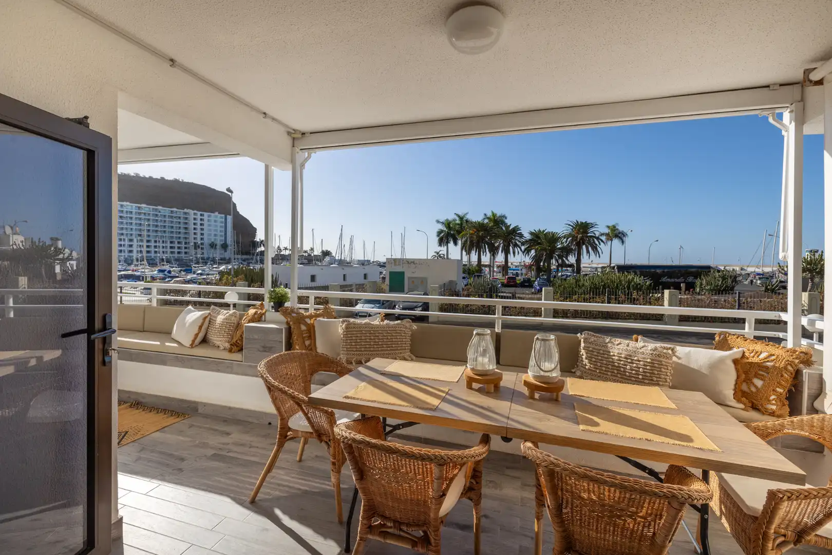 Terrasse von Wohnung zum Verkauf in Mogán mit Klimaanlage, Terrasse und Möbliert